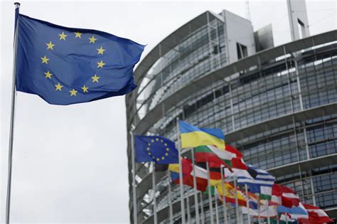 EU lawmakers greenlight migration plan, set clock ticking